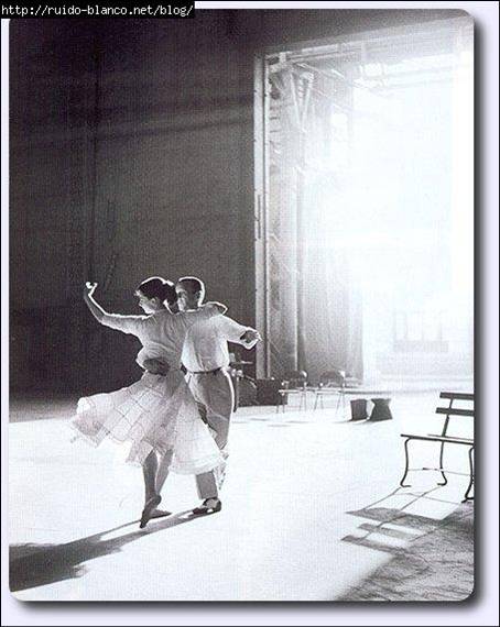 Audrey Hepburn e Fred Astaire in "Funny Face" (titolo italiano: "Cenerentola a Parigi")